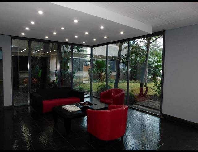 1,306M² OFFICE TO LET IN FERNDALE